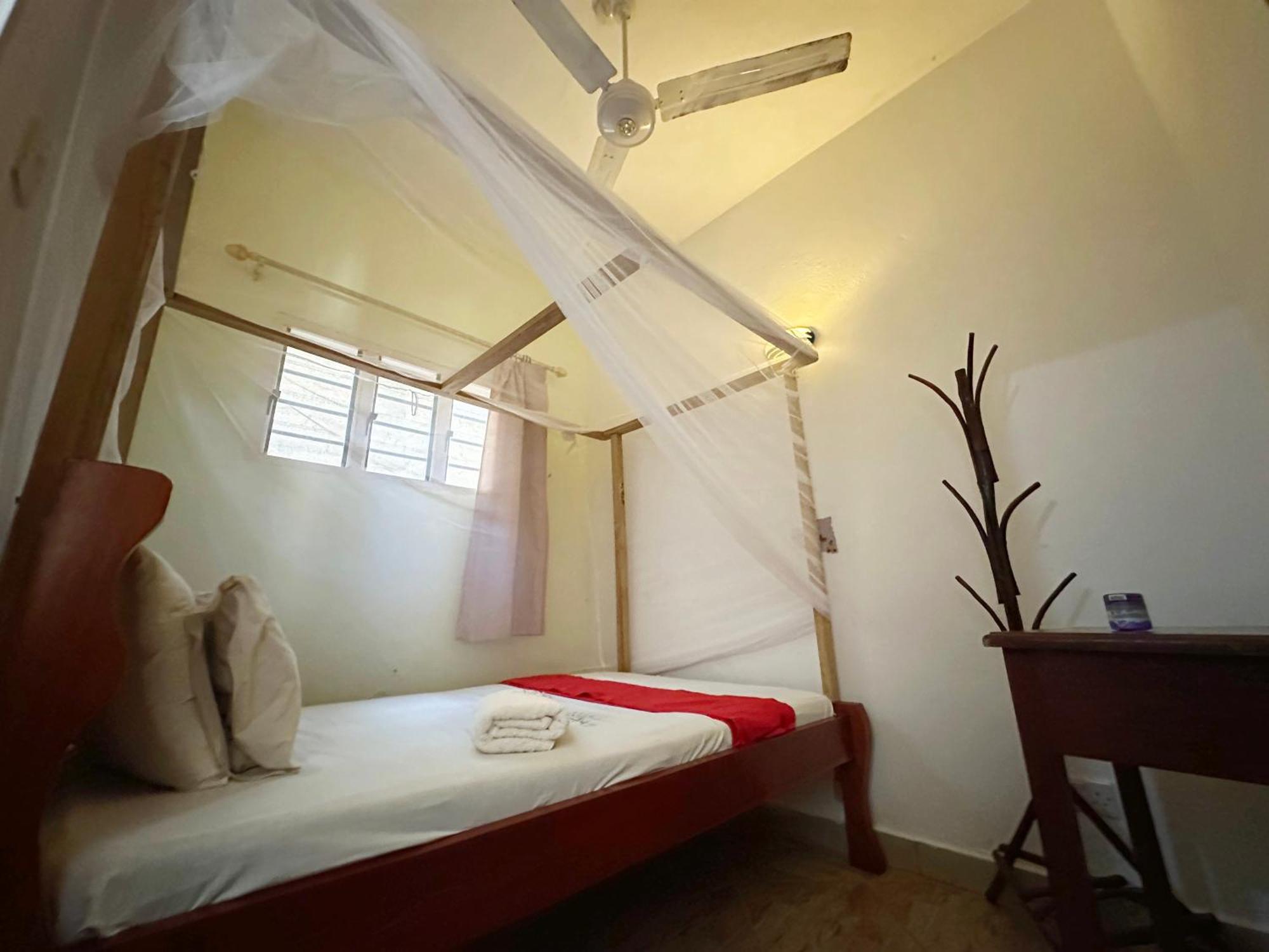 Diani Home Stays เดียนีบีช ภายนอก รูปภาพ